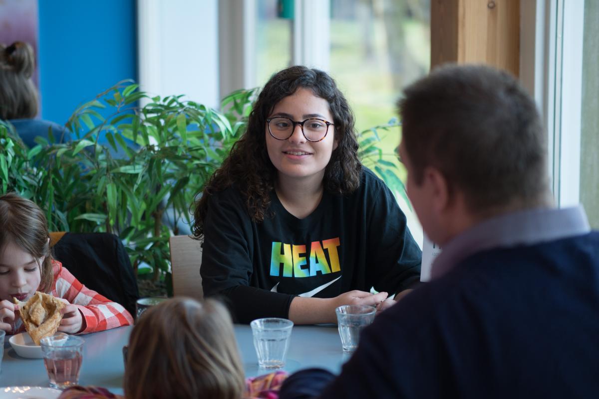 De kinderen leren omgaan met een nieuwe cultuur 2 De kinderen leren omgaan met een nieuwe cultuur 2