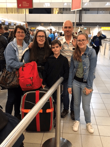 Nikki reist naar Australië voor haar high school jaar! 1