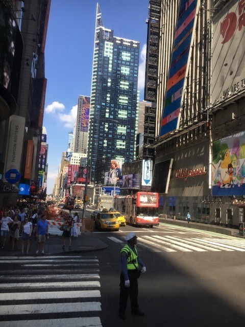 Het vertrek en de New York oriëntatie; de start van Quinty's High School avontuur 7