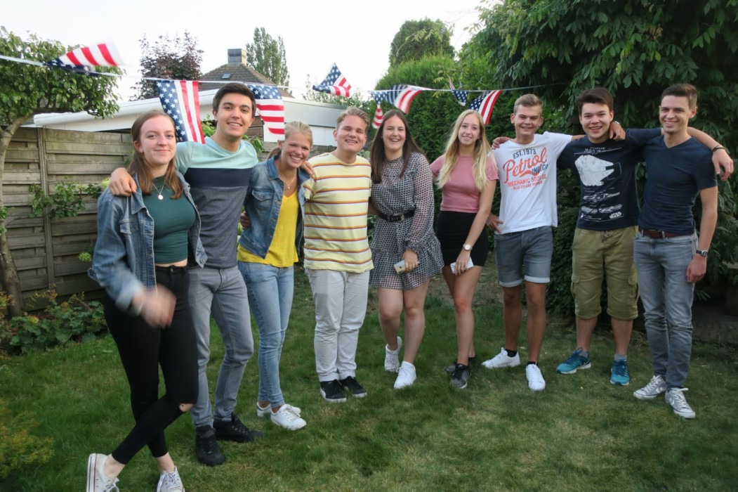 Jens neemt je mee in zijn High School avontuur 1 Jens neemt je mee in zijn High School avontuur 1
