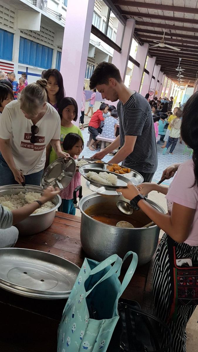 floris-leert-thailand-door-vrijwilligerswerk-op-meerdere-manieren-kennen-3