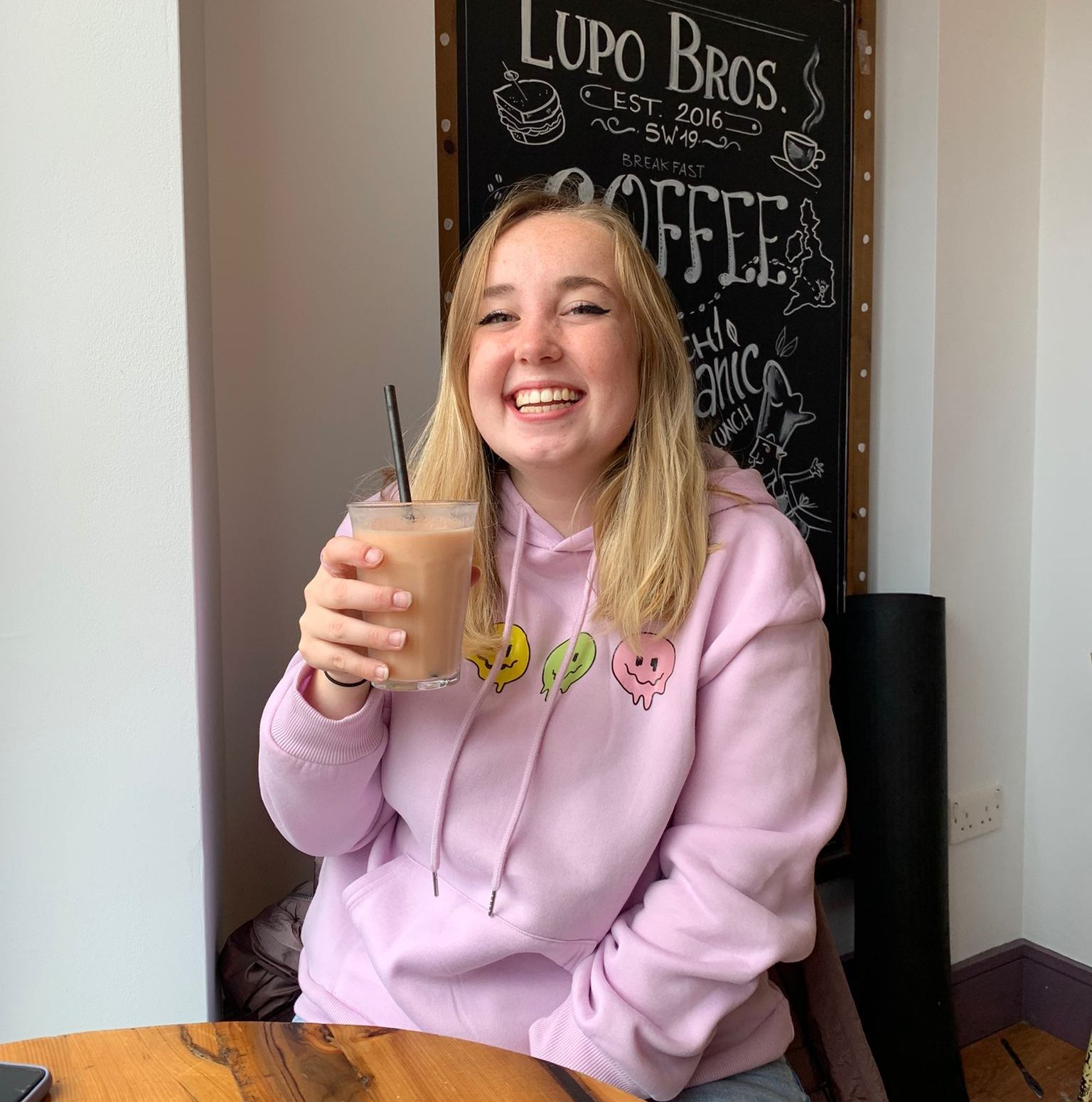 Au Pair Engeland Sanne café